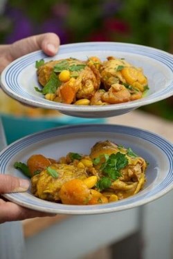 Chicken tagine with almonds and apricots