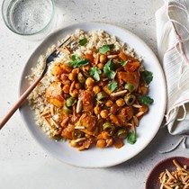 Chicken tagine with apricots and olives