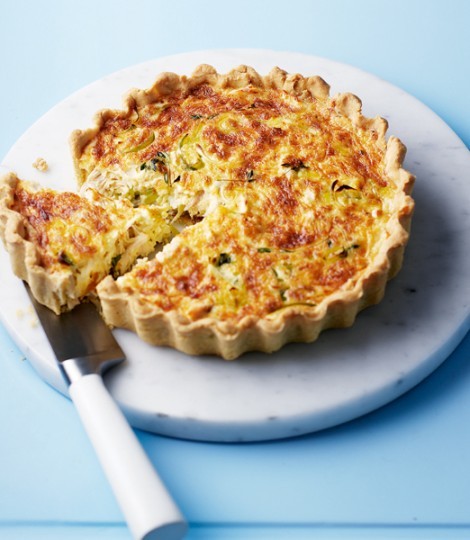 Chicken tart with leeks and Gruyère