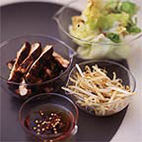 Chicken teriyaki with stir-fried beansprouts 
