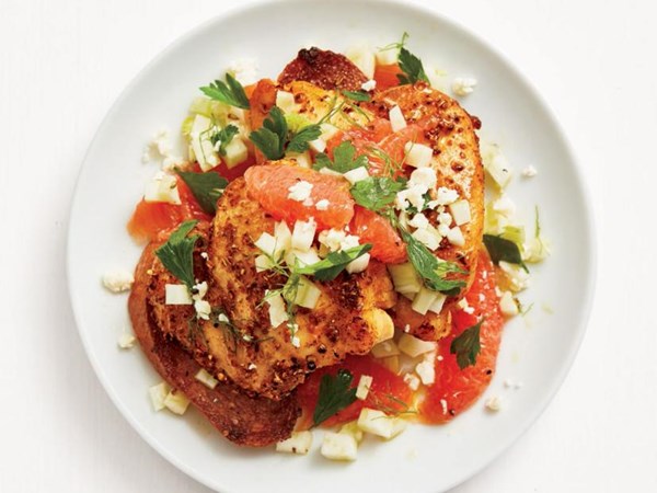 Chicken thighs with grapefruit-fennel salad
