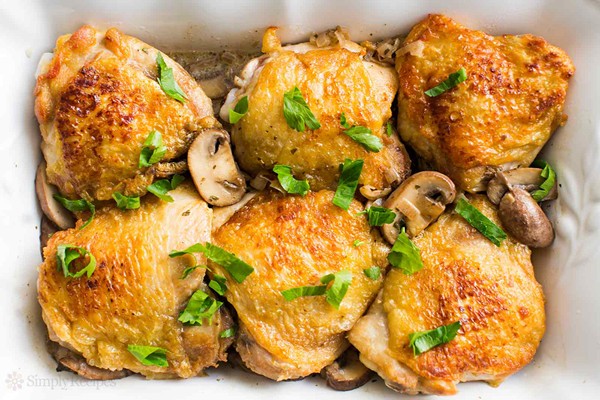 Chicken thighs with mushrooms and shallots