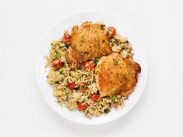 Chicken thighs with rice, fennel and grapes 