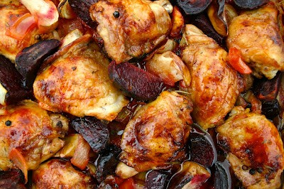 Chicken thighs with roasted beetroot, apples and black peppercorns
