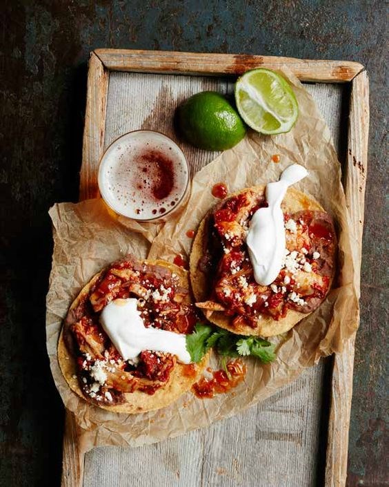 Chicken tinga tostadas (Tostadas de tinga poblana)