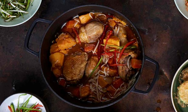 Chicken, vegetable and noodle hotpot