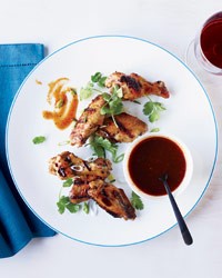 Chicken wings with molasses barbecue sauce