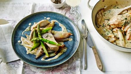 Chicken with asparagus and lemon crème fraîche sauce