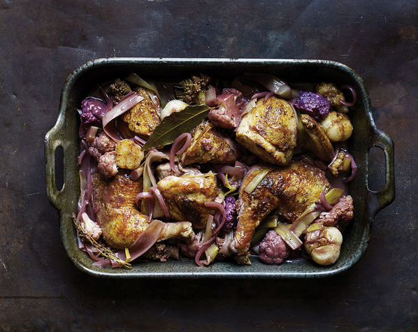 Chicken with cauliflower and leeks in red wine sauce