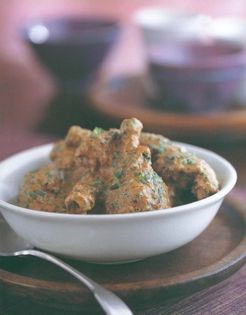 Chicken with coriander and almonds