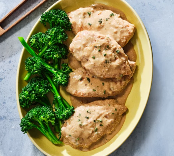 Chicken with creamy cashew sauce (Chicken a la nueces de la India)