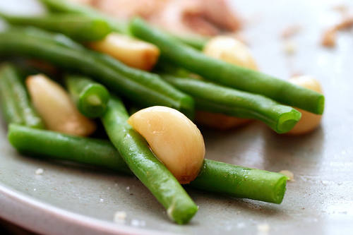 Chicken with forty cloves of garlic