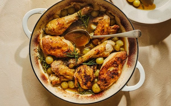 Chicken with grapes and rosemary