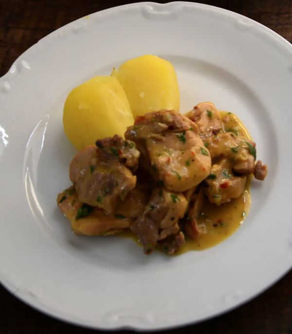 Chicken with lemon and egg