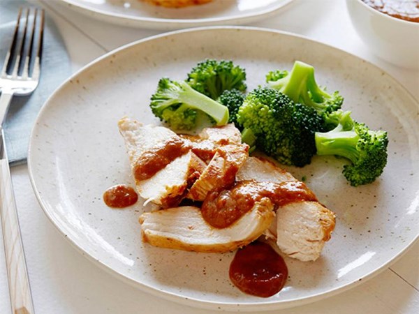 Chicken with mango barbecue sauce