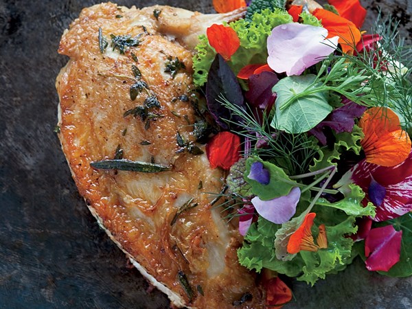 Chicken with mesclun salad and passion fruit vinaigrette
