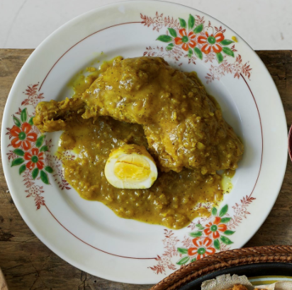 Chicken with onions & spiced butter sauce (Doro alicha)