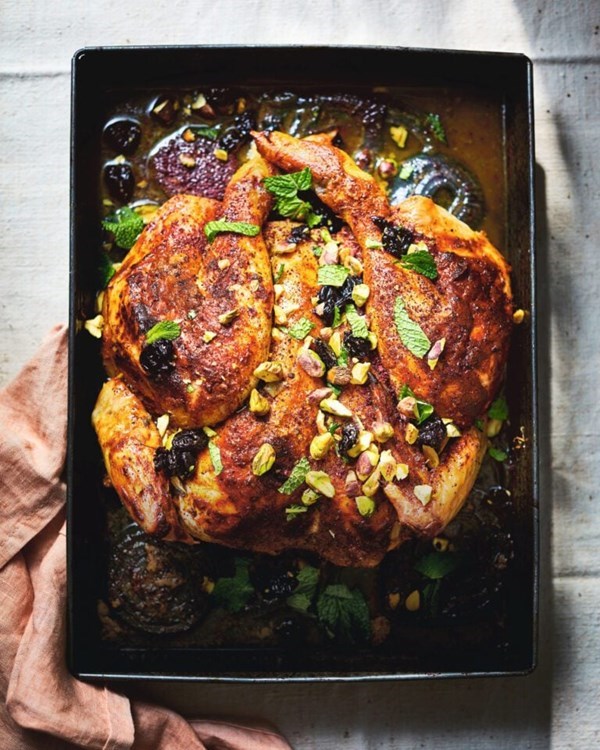 Chicken with pistachios and sour cherries 
