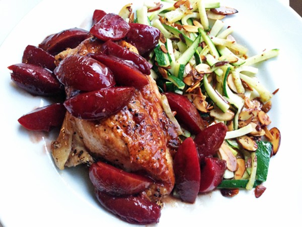Chicken with plums, zucchini with almonds