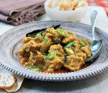 Chicken with poppy seeds in chilli sauce