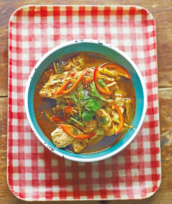 Chicken with red curry (Gang kruar gai bahn)