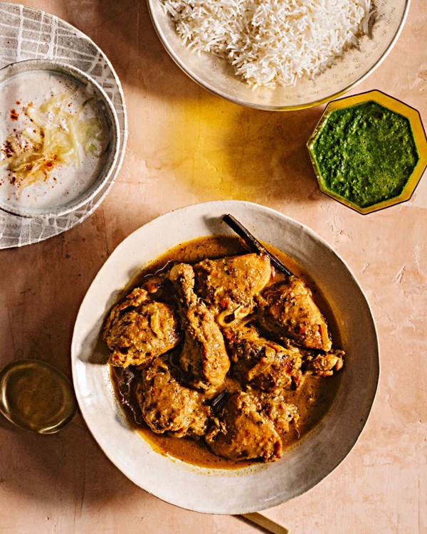 Chicken with roasted coriander in coconut-curry sauce (Dakshini murgh)