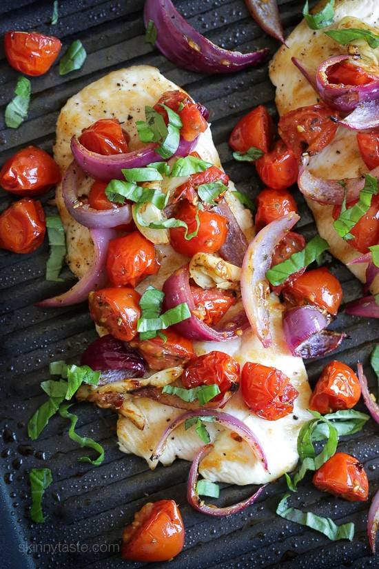 Chicken with roasted tomato and red onions