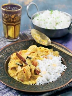 Chicken with saffron yogurt and cashews