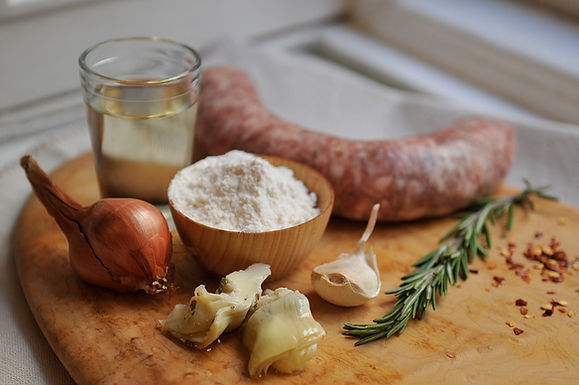 Chicken with sausage, white wine and artichokes