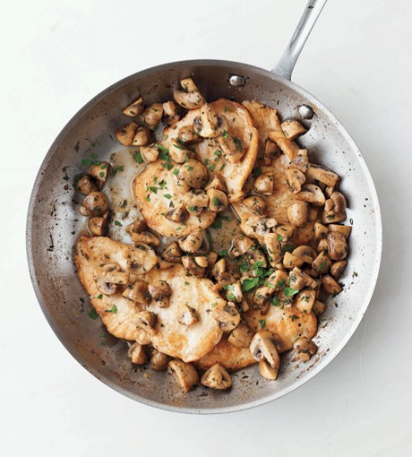 Chicken with sautéed mushrooms