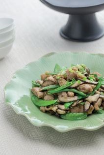 Chicken with shiitake mushrooms and snow peas