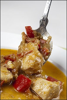 Chicken with sour cream and red bell pepper