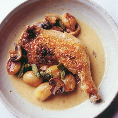Chicken with soured cream and gherkins