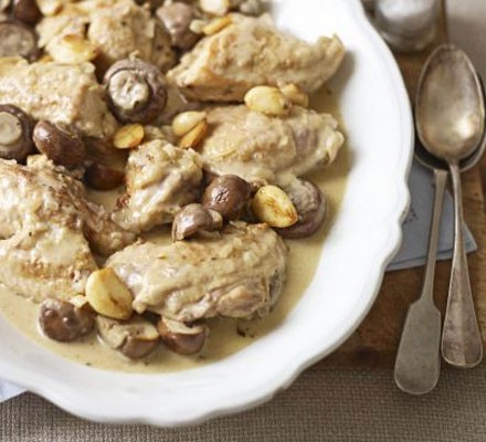 Chicken with sweet wine and garlic