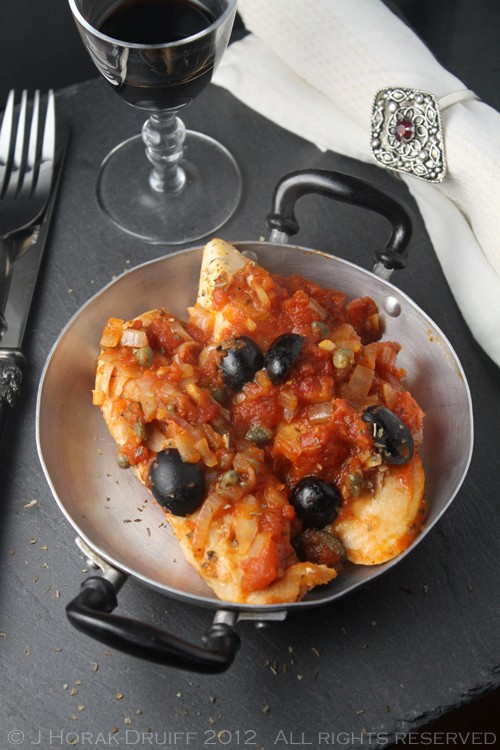Chicken with tomato, olives and capers 