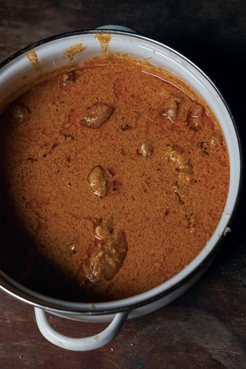 Chicken with walnut sauce (Katmis satsivi)