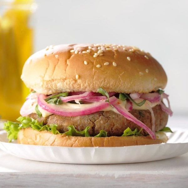 Chickpea & red onion burgers