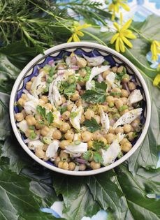 Chickpea & torn mozzarella salad