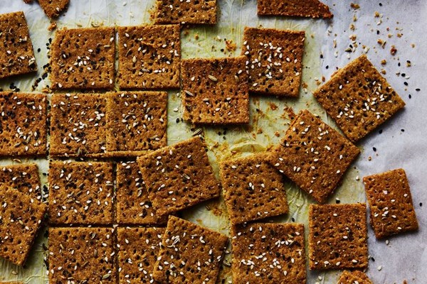 Chickpea and buckwheat crackers with turmeric and fennel