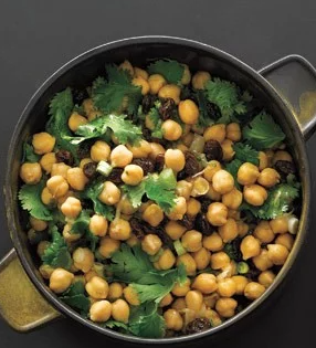 Chickpea and raisin salad