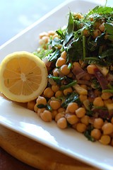 Chickpea and spinach salad