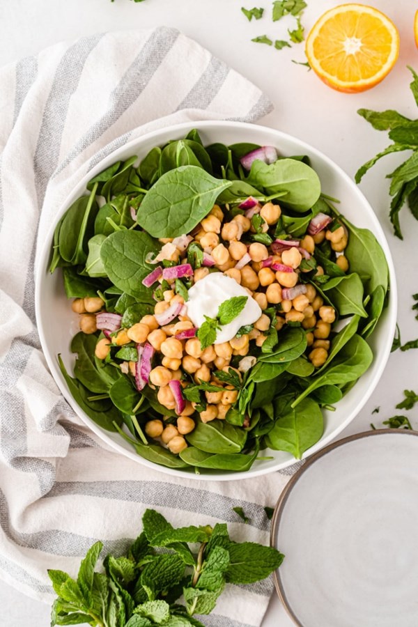 Chickpea and spinach salad with cumin dressing