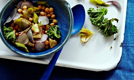 Chickpea and spring onion panzanella salad