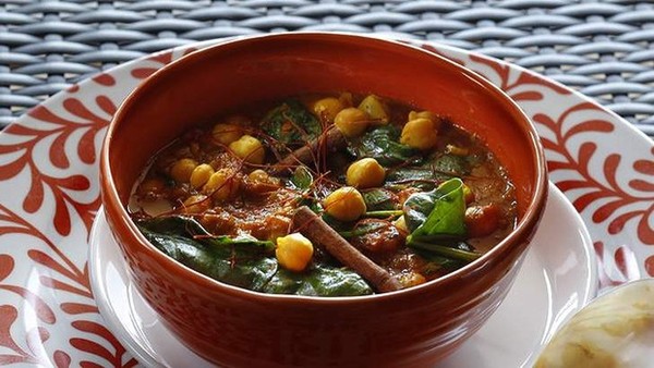 Chickpea and tumeric curry