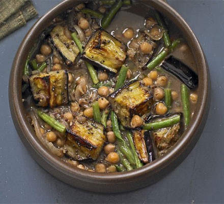 Chickpea, aubergine and tamarind curry