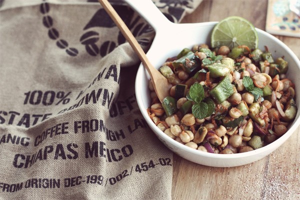 Chickpea bhel salad
