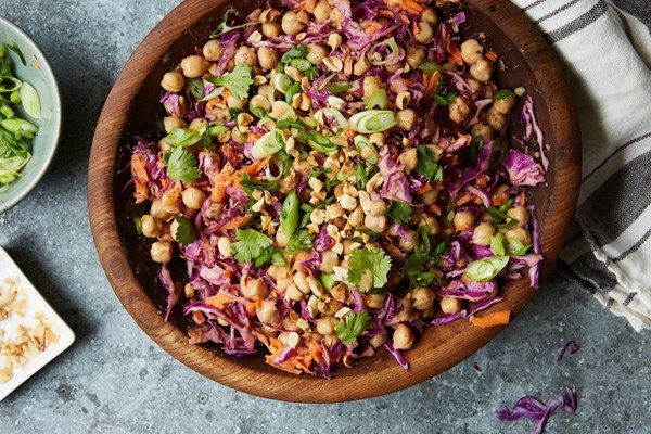 Chickpea bowl with cabbage and carrots
