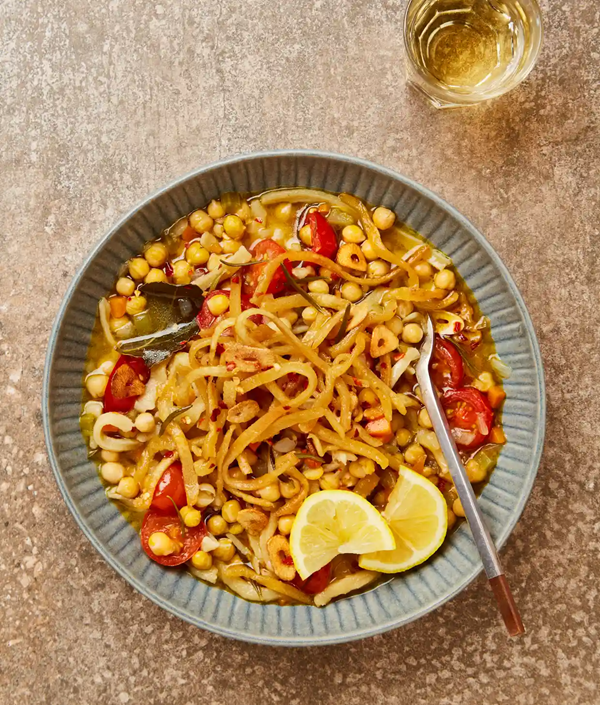 Chickpea broth with pasta (Cicera e tria)
