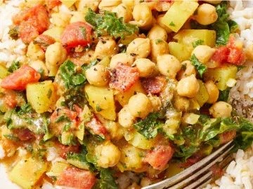Chickpea curry stew with kale