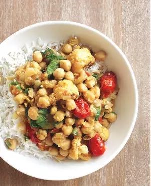 Chickpea curry with roasted cauliflower and tomatoes
